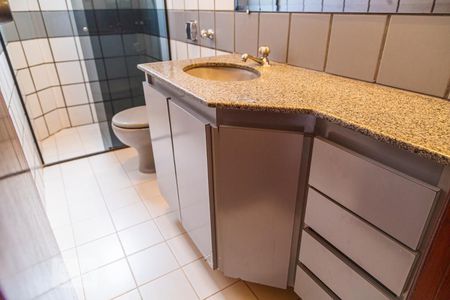 Apartamento para alugar com 90m², 2 quartos e 1 vaga Apartamento para alugar com 90m², 2 quartos e 1 vagaArmário do Banheiro Social