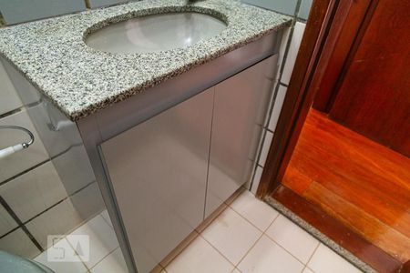 Apartamento para alugar com 90m², 2 quartos e 1 vaga Apartamento para alugar com 90m², 2 quartos e 1 vagaArmário do Banheiro da Suíte