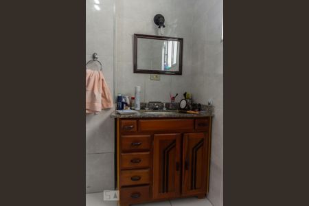Casa à venda com 176m², 3 quartos e 2 vagasBanheiro 2