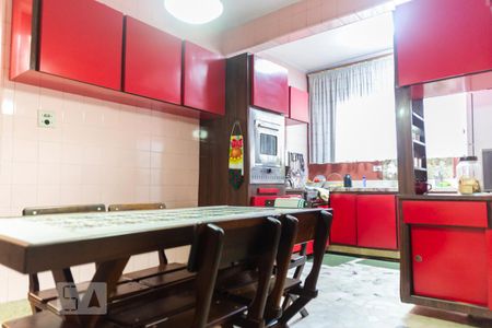 Casa à venda com 176m², 3 quartos e 2 vagasCozinha