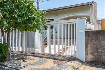 Casa à venda com 200m², 3 quartos e 2 vagasFachada principal