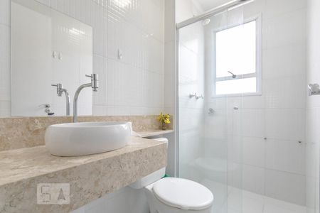 Apartamento para alugar com 72m², 3 quartos e 2 vagas Apartamento para alugar com 72m², 3 quartos e 2 vagasBanheiro