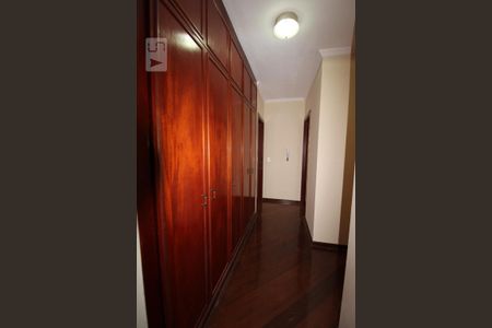 Apartamento para alugar com 256m², 4 quartos e 3 vagasRoupeiro do corredor