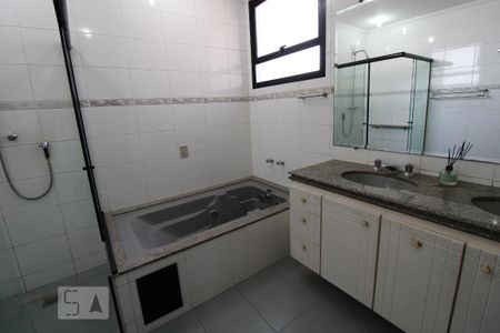 Apartamento para alugar com 256m², 4 quartos e 3 vagasSuíte do Quarto 2