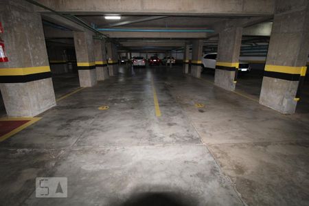 Apartamento para alugar com 256m², 4 quartos e 3 vagasCirculação da garagem