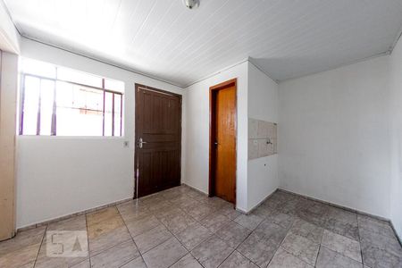 Sala e cozinha de Casa com 1 quarto, 30m² Cajuru