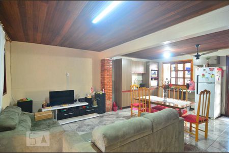 Sala e cozinha de casa à venda com 2 quartos, 110m² em Mathias Velho, Canoas