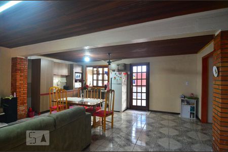 Sala e cozinha de casa à venda com 2 quartos, 110m² em Mathias Velho, Canoas
