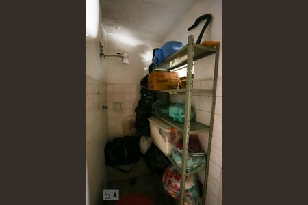 Casa à venda com 300m², 3 quartos e 2 vagas Casa à venda com 300m², 3 quartos e 2 vagasBanheiro de Serviço