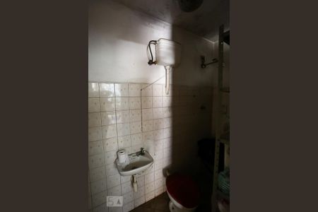 Casa à venda com 300m², 3 quartos e 2 vagas Casa à venda com 300m², 3 quartos e 2 vagasBanheiro de Serviço