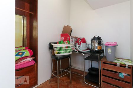 Apartamento à venda com 220m², 3 quartos e 2 vagas Apartamento à venda com 220m², 3 quartos e 2 vagasQuarto de serviço 1