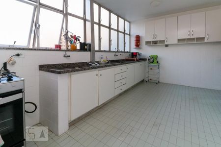 Apartamento à venda com 220m², 3 quartos e 2 vagas Apartamento à venda com 220m², 3 quartos e 2 vagasCozinha