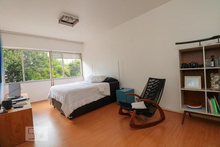 Apartamento à venda com 220m², 3 quartos e 2 vagas Apartamento à venda com 220m², 3 quartos e 2 vagasSuíte