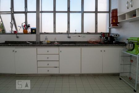 Apartamento à venda com 220m², 3 quartos e 2 vagas Apartamento à venda com 220m², 3 quartos e 2 vagasCozinha