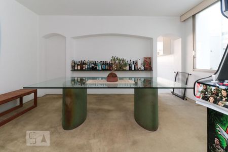 Apartamento à venda com 220m², 3 quartos e 2 vagas Apartamento à venda com 220m², 3 quartos e 2 vagasSala de jantar