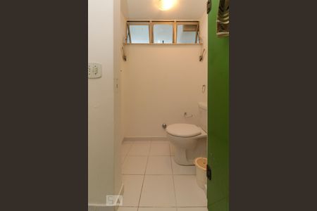Apartamento à venda com 220m², 3 quartos e 2 vagas Apartamento à venda com 220m², 3 quartos e 2 vagasBanheiro