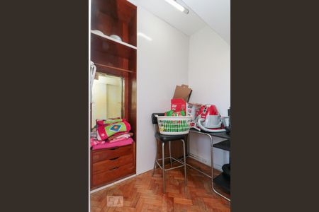 Apartamento à venda com 220m², 3 quartos e 2 vagas Apartamento à venda com 220m², 3 quartos e 2 vagasQuarto de serviço 1