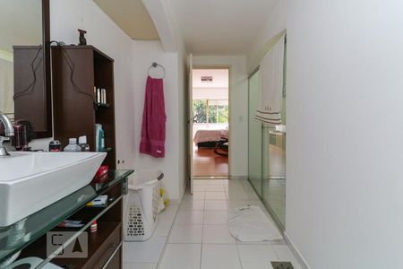 Apartamento à venda com 220m², 3 quartos e 2 vagas Apartamento à venda com 220m², 3 quartos e 2 vagasSuíte
