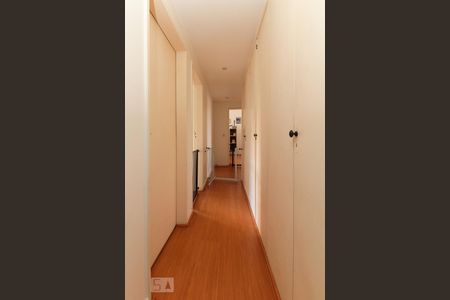 Apartamento à venda com 220m², 3 quartos e 2 vagas Apartamento à venda com 220m², 3 quartos e 2 vagasCorredor