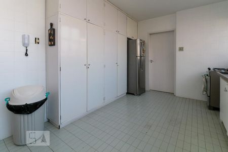 Apartamento à venda com 220m², 3 quartos e 2 vagas Apartamento à venda com 220m², 3 quartos e 2 vagasCozinha