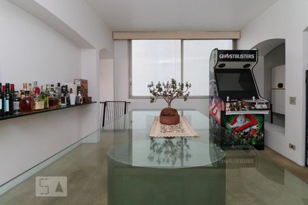 Apartamento à venda com 220m², 3 quartos e 2 vagas Apartamento à venda com 220m², 3 quartos e 2 vagasSala de jantar