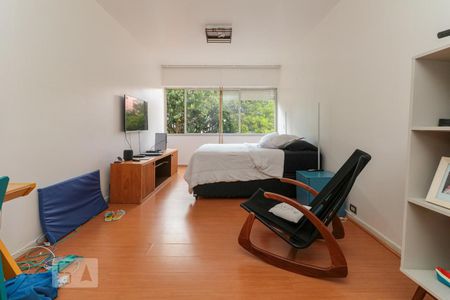 Apartamento à venda com 220m², 3 quartos e 2 vagas Apartamento à venda com 220m², 3 quartos e 2 vagasSuíte