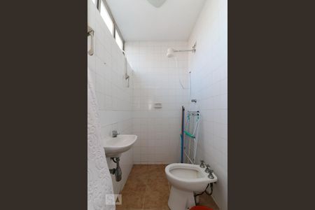 Apartamento à venda com 220m², 3 quartos e 2 vagas Apartamento à venda com 220m², 3 quartos e 2 vagasBanheiro de serviço