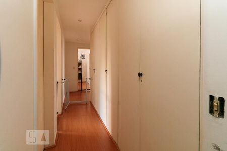 Apartamento à venda com 220m², 3 quartos e 2 vagas Apartamento à venda com 220m², 3 quartos e 2 vagasCorredor