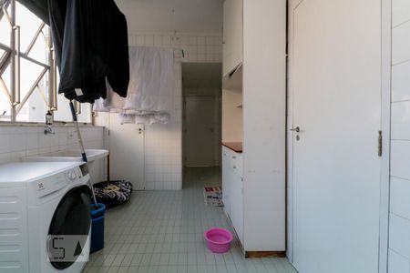 Apartamento à venda com 220m², 3 quartos e 2 vagas Apartamento à venda com 220m², 3 quartos e 2 vagasÁrea de serviço