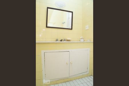 Casa à venda com 409m², 4 quartos e sem vagaBanheiro 