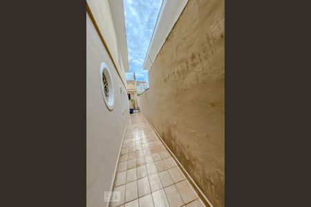 Casa à venda com 165m², 3 quartos e 2 vagasCorredor