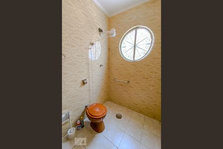 Casa à venda com 165m², 3 quartos e 2 vagasBanheiro