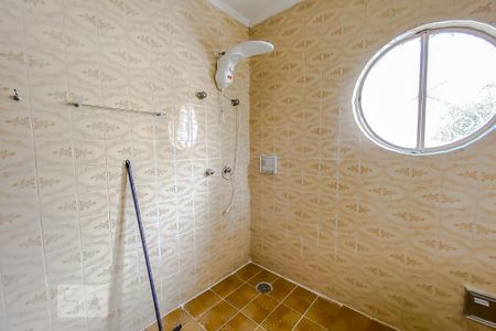 Casa à venda com 165m², 3 quartos e 2 vagasBanheiro