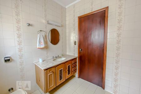 Casa à venda com 165m², 3 quartos e 2 vagasBanheiro da Suite