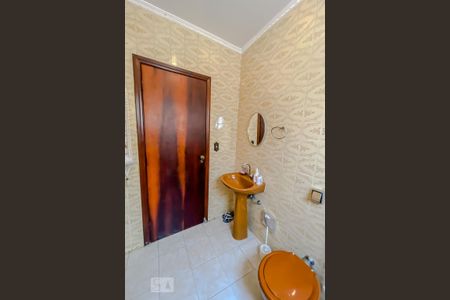 Casa à venda com 165m², 3 quartos e 2 vagasBanheiro