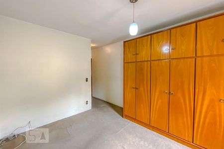 Quarto de casa à venda com 3 quartos, 165m² em Parque Sevilha, São Paulo