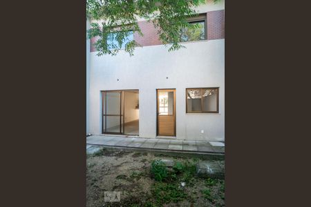 Casa de condomínio à venda com 202m², 3 quartos e 1 vagaQuintal