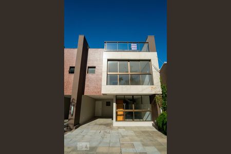 Casa de condomínio à venda com 202m², 3 quartos e 1 vagaFachada