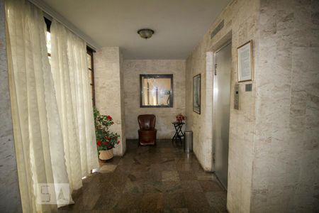 Apartamento à venda com 40m², 1 quarto e sem vaga Apartamento à venda com 40m², 1 quarto e sem vagaHall do Bloco B