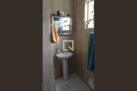 Casa à venda com 300m², 4 quartos e 2 vagas Casa à venda com 300m², 4 quartos e 2 vagasBanheiro