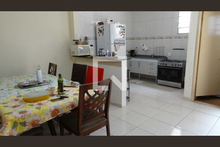 Casa à venda com 300m², 4 quartos e 2 vagas Casa à venda com 300m², 4 quartos e 2 vagasCozinha