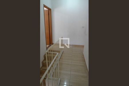 Casa à venda com 300m², 4 quartos e 2 vagas Casa à venda com 300m², 4 quartos e 2 vagasEscada