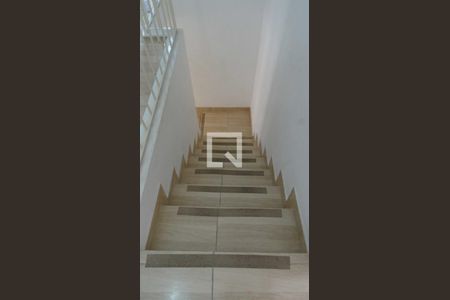 Casa à venda com 300m², 4 quartos e 2 vagas Casa à venda com 300m², 4 quartos e 2 vagasEscada