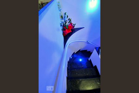 Casa à venda com 146m², 2 quartos e 3 vagasEscada