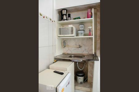 Sala/Cozinha de kitnet/studio para alugar com 1 quarto, 18m² em Centro, Rio de Janeiro