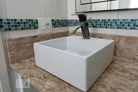 Apartamento para alugar com 71m², 2 quartos e 1 vaga Apartamento para alugar com 71m², 2 quartos e 1 vagaDetalhe banheiro suíte - Pia