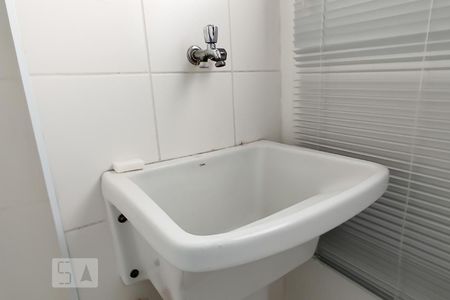 Apartamento para alugar com 71m², 2 quartos e 1 vaga Apartamento para alugar com 71m², 2 quartos e 1 vagaDetalhe área de serviço - Tanque