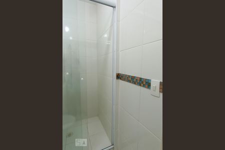 Apartamento para alugar com 71m², 2 quartos e 1 vaga Apartamento para alugar com 71m², 2 quartos e 1 vagaBanheiro social