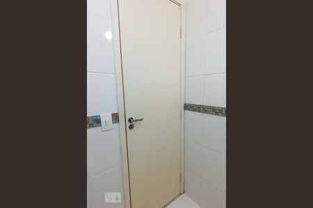 Apartamento para alugar com 71m², 2 quartos e 1 vaga Apartamento para alugar com 71m², 2 quartos e 1 vagaBanheiro social