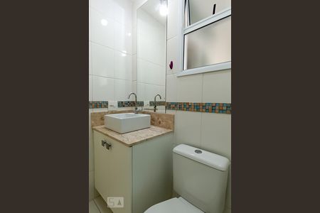 Apartamento para alugar com 71m², 2 quartos e 1 vaga Apartamento para alugar com 71m², 2 quartos e 1 vagaBanheiro social